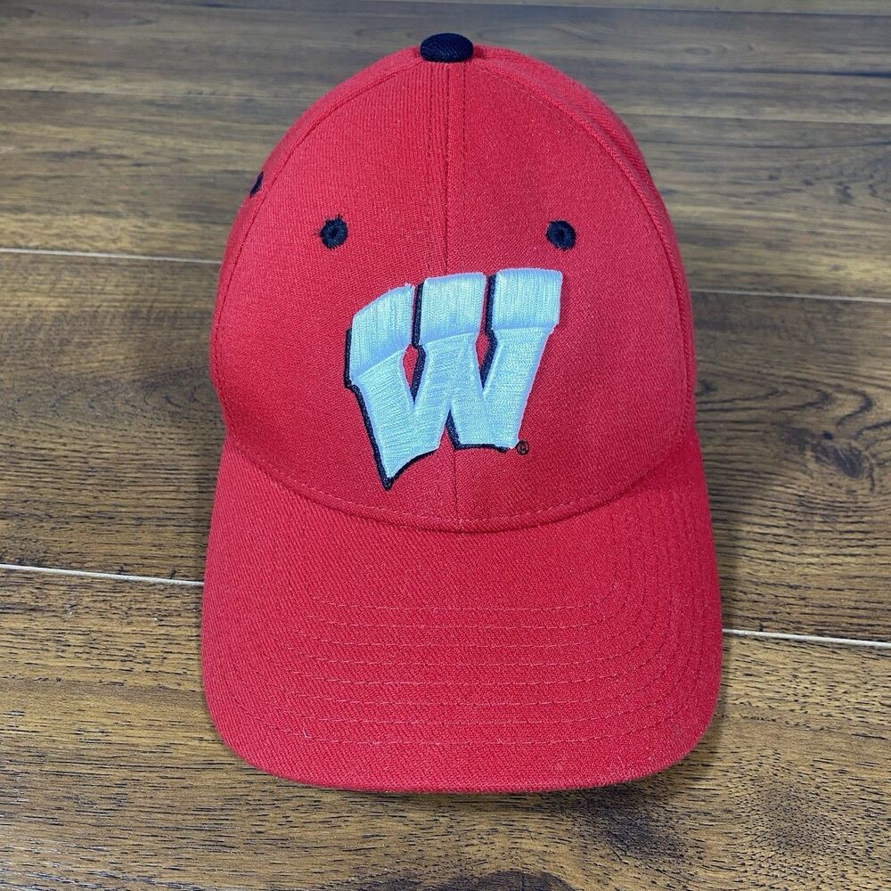 Wisconsin Badgers Hat NCAA Zephyr Flex Fitted Red Cap Size Small‎ Z-Fit Cap